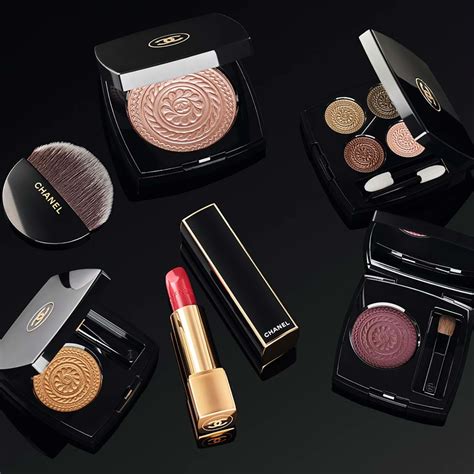 chanel holiday makeup 2019|Chanel Holiday 2019: Les Ornements de Chanel .